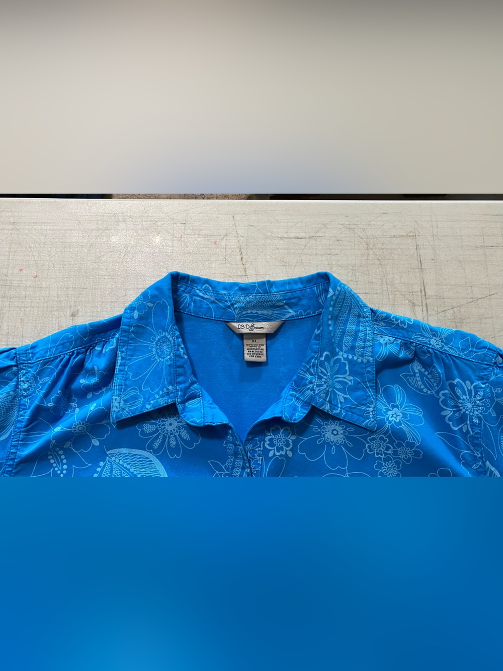 IB Diffusion women’s bright blue Hawaiian style shirt, light blue design - Picture 5 of 10